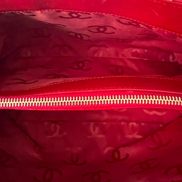 Surpique Tote Quilted Red Leather Medium handbag w/COA - Picture 4 of 8